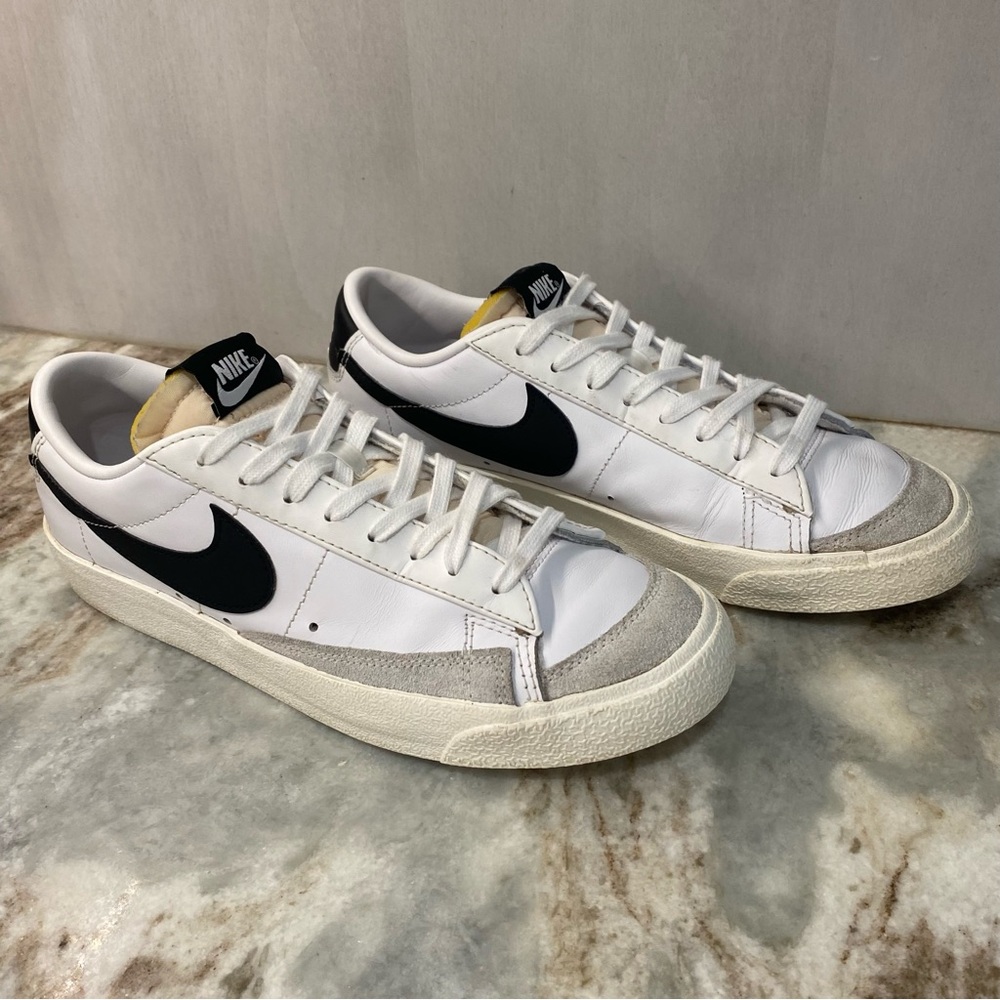 Nike Blazer Low '77 Vintage Women’s Size 9 White Black DC4769-102